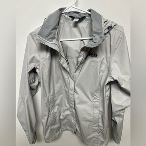 REI COOP RAINIER RAIN JACKET - WOMEN’S
BEACHSTONE GRAY SIZE SMALL.